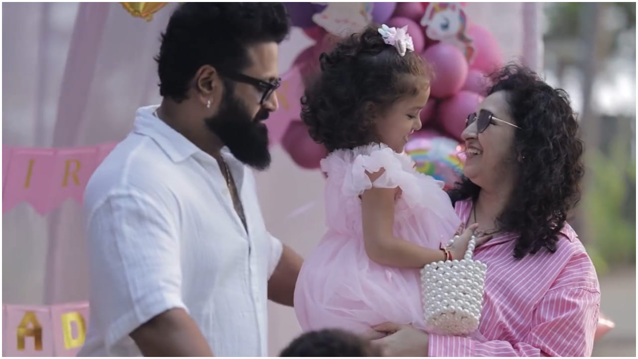 ರಿಷಬ್ ಶೆಟ್ಟಿ, ಪ್ರಗತಿ ಶೆಟ್ಟಿ ದಂಪತಿಯ ಮಗಳು ರಾಧ್ಯಾ ಬರ್ತ್ತೇ ವಿಡಿಯೋ ನೋಡಿ..