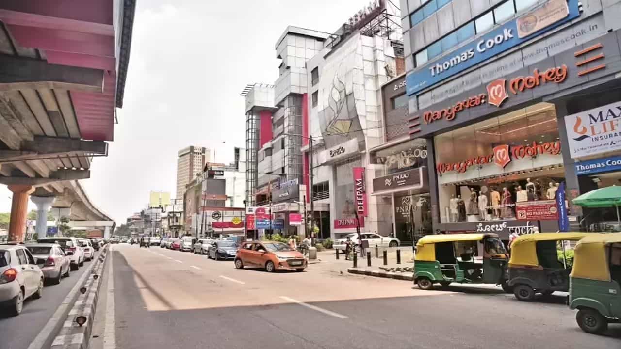 ಬೆಂಗಳೂರಿಗರೇ ಗಮನಿಸಿ: ಕೆಲ ಮಾರ್ಗಗಳಲ್ಲಿ ಸಂಚಾರ ವ್ಯತ್ಯಯ; ಬದಲಿ ರಸ್ತೆಗಳ ಮಾಹಿತಿ ಇಲ್ಲಿದೆ ಬೆಂಗಳೂರಿಗರೇ ಗಮನಿಸಿ: ಕೆಲ ಮಾರ್ಗಗಳಲ್ಲಿ ಸಂಚಾರ ವ್ಯತ್ಯಯ; ಬದಲಿ ರಸ್ತೆಗಳ ಮಾಹಿತಿ ಇಲ್ಲಿದೆ
