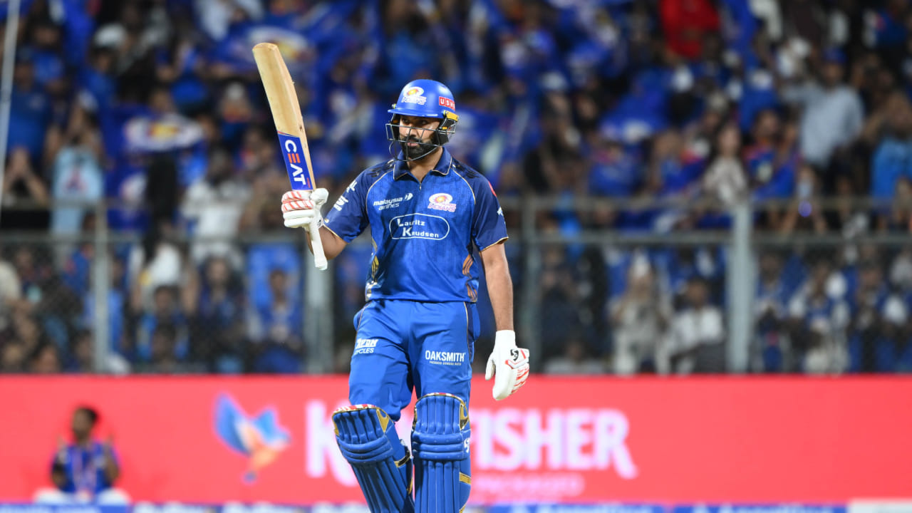 ಈ ಪಂದ್ಯದಲ್ಲಿ ಮೊದಲು ಬ್ಯಾಟಿಂಗ್ ಮಾಡಿದ ಕೆಕೆಆರ್ 220 ರನ್ ಕಲೆಹಾಕಿತು. ಈ ಗುರಿ ಬೆನ್ನಟ್ಟಿದ ಮುಂಬೈ ಇಂಡಿಯನ್ಸ್ ಪರ ರೋಹಿತ್ ಶರ್ಮಾ ಸ್ಫೋಟಕ ಇನ್ನಿಂಗ್ಸ್ ಕಟ್ಟಿದರು. ಆರಂಭದಿಂದಲೇ ಬೌಂಡರಿ, ಸಿಕ್ಸರ್ಗಳ ಮಳೆಗರೆದ ರೋಹಿತ್ ಕೇವಲ 23 ಎಸೆತಗಳಲ್ಲಿ ಅರ್ಧಶತಕ ಬಾರಿಸಿದರು. ಇದರ ಜೊತೆಗೆ ಈ ಇನ್ನಿಂಗ್ಸ್ನಲ್ಲಿ, ಹಿಟ್ಮ್ಯಾನ್ ಹಲವಾರು ಪ್ರಮುಖ ದಾಖಲೆಗಳನ್ನು ಸೃಷ್ಟಿಸಿದರು.