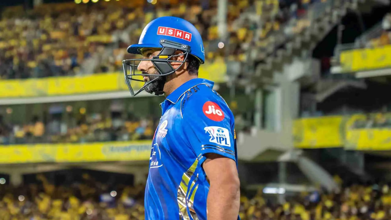 ಇದಕ್ಕೆ ಕಾರಣವನ್ನು ನೀಡಿರುವ ಜಯವರ್ಧನೆ, ‘ಕಳೆದ ಐಪಿಎಲ್ ಋತುವಿನಲ್ಲಿ ರೋಹಿತ್ ಫಿಟ್ನೆಸ್ ಸಮಸ್ಯೆಗಳನ್ನು ಹೊಂದಿದ್ದರು. ಹೀಗಾಗಿ ಅವರ ಕೆಲಸದ ಹೊರೆಯನ್ನು ನಿರ್ವಹಿಸುವ ಅಗತ್ಯವಿತ್ತು. ಅದರ ಹೊರತಾಗಿಯೂ, ಅವರು ಮೈದಾನದಲ್ಲಿರಲಿ ಅಥವಾ ಇಲ್ಲದಿರಲಿ, ತಂಡದ ಮೇಲೆ ಗಮನಾರ್ಹ ಪರಿಣಾಮ ಬೀರುತ್ತಿದ್ದರು. ಆದಾಗ್ಯೂ, ಈ ಬಾರಿಯ ಐಪಿಎಲ್​ನಲ್ಲಿ ಅವರು ಮೈದಾನದಲ್ಲಿ ಹೆಚ್ಚಾಗಿ ಕಾಣಿಸಿಕೊಳ್ಳುತ್ತಾರೆ. ತಂಡದ ಸಂಯೋಜನೆಯಲ್ಲಿ ಪಂದ್ಯದ ಪರಿಸ್ಥಿತಿ ಮತ್ತು ಸಮತೋಲನವನ್ನು ಸಮಾನವಾಗಿ ಪರಿಗಣಿಸಲಾಗುತ್ತದೆ ಎಂದಿದ್ದಾರೆ.