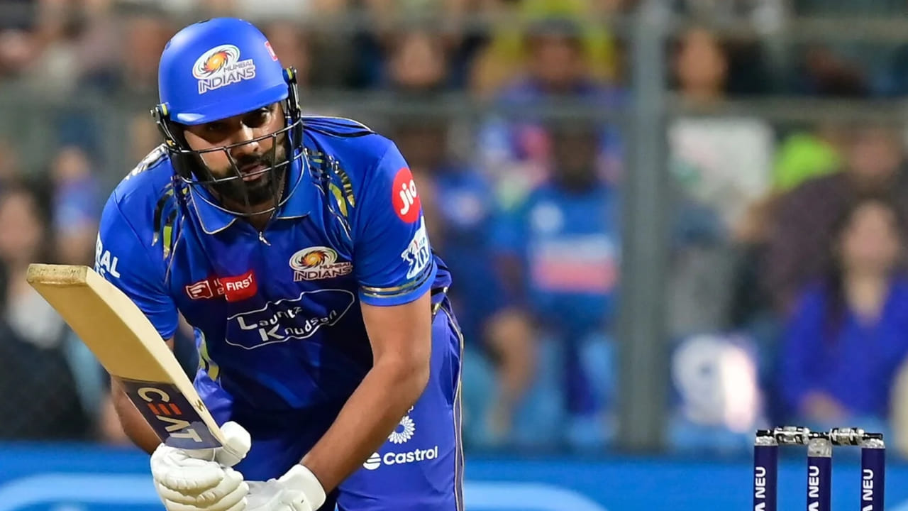 ಪವರ್ಪ್ಲೇ ಒಳಗೆ ಅರ್ಧಶತಕ ಬಾರಿಸಿದ ರೋಹಿತ್ ಶರ್ಮಾ, ತಮ್ಮ ಐಪಿಎಲ್ ವೃತ್ತಿಜೀವನದಲ್ಲಿ ಮೊದಲ ಬಾರಿಗೆ ಪವರ್ಪ್ಲೇಯಲ್ಲಿ 50 ರನ್ ಗಳಿಸಿದ ದಾಖಲೆ ಬರೆದರು. ಹಾಗೆಯೇ ಕೇವಲ 23 ಎಸೆತಗಳಲ್ಲಿ ಅರ್ಧಶತಕ ಬಾರಿಸಿದ ರೋಹಿತ್ ತಮ್ಮ ಐಪಿಎಲ್ ವೃತ್ತಿಜೀವನದ ಅತಿ ವೇಗದ ಅರ್ಧಶತಕ ಬಾರಿಸಿದ ದಾಖಲೆಯನ್ನು ನಿರ್ಮಿಸಿದರು.