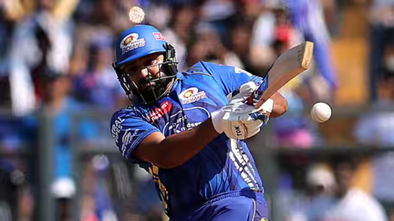 ಇದಕ್ಕೂ ಮೊದಲು ಐಪಿಎಲ್ನಲ್ಲಿ ಸಿಕ್ಸರ್ಗಳ ತ್ರಿಶತಕ ಬಾರಿಸಿದ ಸಾಧನೆಯನ್ನು ರೋಹಿತ್ ಶರ್ಮಾ ಮಾಡಿದ್ದರು. ರೋಹಿತ್ ಐಪಿಎಲ್ನಲ್ಲಿ ಇದುವರೆಗೆ 302 ಸಿಕ್ಸರ್ಗಳನ್ನು ಬಾರಿಸಿದ್ದಾರೆ. ಇನ್ನು ಐಪಿಎಲ್ನಲ್ಲಿ ಅತಿ ಹೆಚ್ಚು ಸಿಕ್ಸರ್ಗಳನ್ನು ಬಾರಿಸಿದ ದಾಖಲೆ ಕ್ರಿಸ್ ಗೇಲ್ ಹೆಸರಿನಲ್ಲಿದೆ. ಅವರು 357 ಸಿಕ್ಸರ್ಗಳನ್ನು ಬಾರಿಸಿದ್ದಾರೆ.