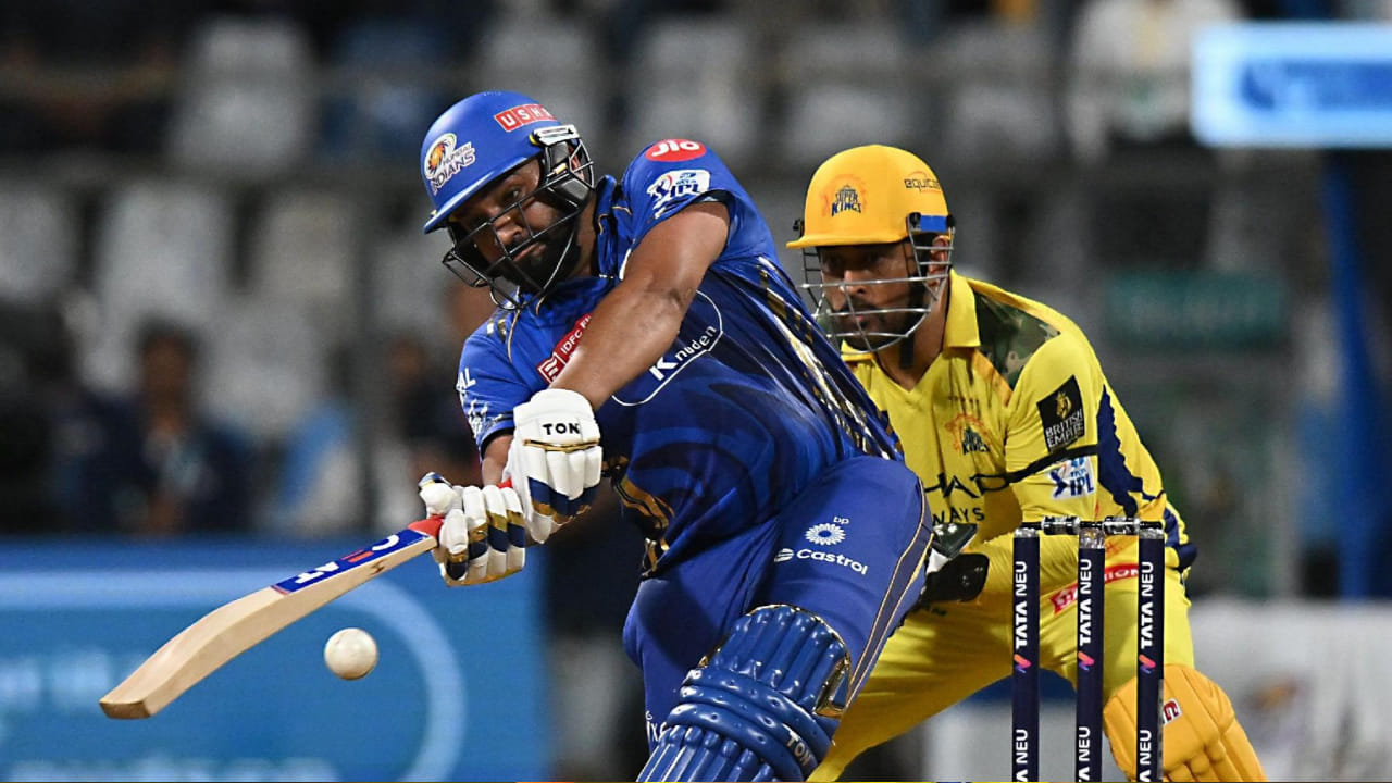 ಮೂರನೇ ಸ್ಥಾನದಲ್ಲಿರುವ ರೋಹಿತ್ ಶರ್ಮಾ ಐಪಿಎಲ್‌ನ ಅತ್ಯಂತ ಯಶಸ್ವಿ ನಾಯಕರಲ್ಲಿ ಒಬ್ಬರು. ರೋಹಿತ್ ಮುಂಬೈ ಇಂಡಿಯನ್ಸ್ ಫ್ರಾಂಚೈಸಿಗೆ ಐದು ಟ್ರೋಫಿಗಳನ್ನು ಗೆದ್ದುಕೊಟ್ಟಿದ್ದಾರೆ. ಅವರು 158 ಪಂದ್ಯಗಳಲ್ಲಿ ನಾಯಕನಾಗಿ 3986 ರನ್ ಮತ್ತು 25 ಅರ್ಧಶತಕಗಳನ್ನು ಸಿಡಿಸಿದ್ದಾರೆ. ಇದರಲ್ಲಿ ಅವರ ಗರಿಷ್ಠ ಸ್ಕೋರ್ ಅಜೇಯ 98 ರನ್.