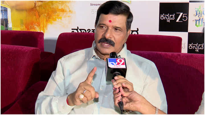 ವೈರಲ್ ವಿಡಿಯೋಗೆ ನಟಿಯರ ಆಕ್ರೋಶ; ಪ್ರತಿಕ್ರಿಯೆ ನೀಡಿದ ಎಸ್. ನಾರಾಯಣ್ ವೈರಲ್ ವಿಡಿಯೋಗೆ ನಟಿಯರ ಆಕ್ರೋಶ; ಪ್ರತಿಕ್ರಿಯೆ ನೀಡಿದ ಎಸ್. ನಾರಾಯಣ್