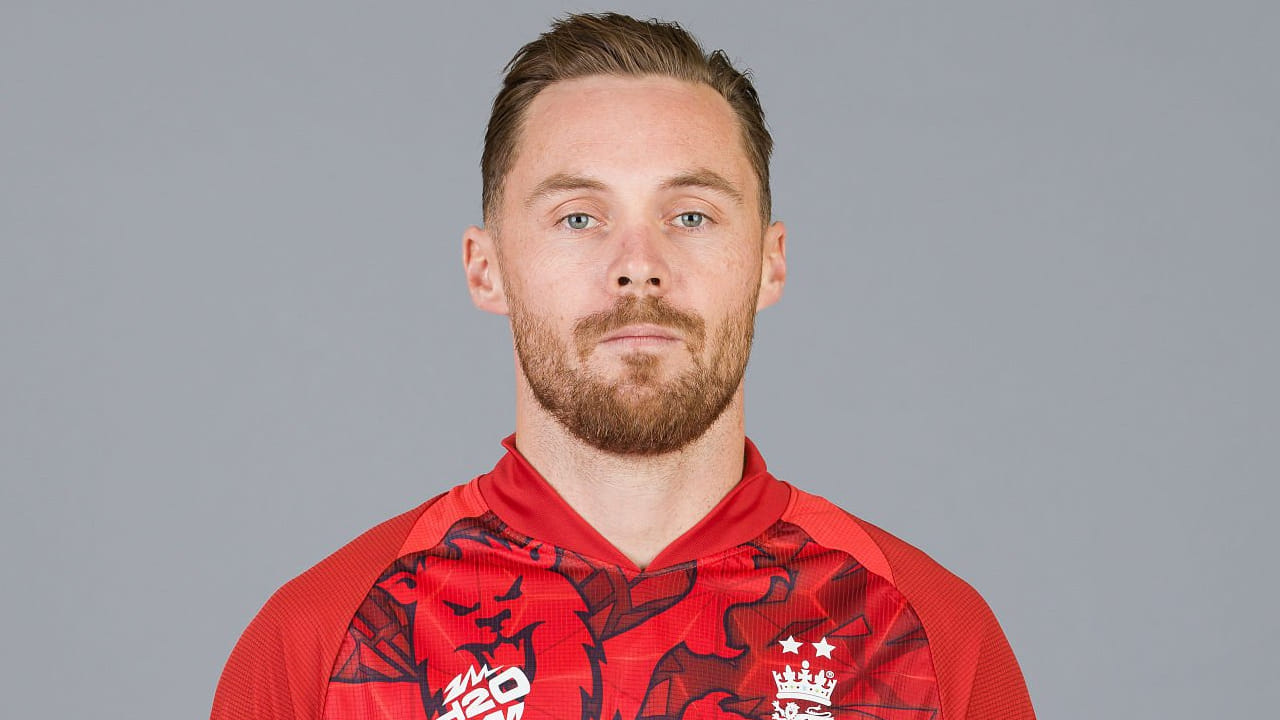 4- ಫಿಲ್ ಸಾಲ್ಟ್: ಇಂಗ್ಲೆಂಡ್ ತಂಡದ ಆರಂಭಿಕ ದಾಂಡಿಗ ಫಿಲ್ ಸಾಲ್ಟ್ ನೂತನ ಶ್ರೇಯಾಂಕ ಪಟ್ಟಿಯಲ್ಲಿ ನಾಲ್ಕನೇ ಸ್ಥಾನದಲ್ಲಿ ಕಾಣಿಸಿಕೊಂಡಿದ್ದಾರೆ. ಒಟ್ಟು 792 ಅಂಕಗಳನ್ನು ಪಡೆದಿರುವ ಸಾಲ್ಟ್ ಕಳೆದ ಬಾರಿಗಿಂತ ಒಂದು ಸ್ಥಾನ ಕುಸಿತ ಕಂಡಿದ್ದಾರೆ.