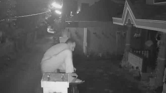 ಮಹಿಳೆ ಜತೆ ಅಕ್ರಮ ಸಂಬಂಧಕ್ಕಾಗಿ ತಡರಾತ್ರಿ ಕಂಪೌಂಡ್ ಹಾರಿದ್ದ ಪೊಲೀಸ್!