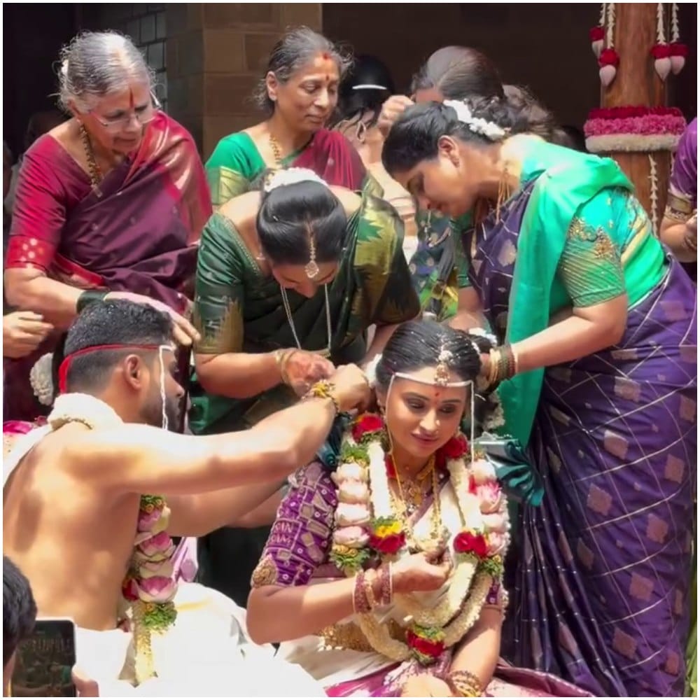 ಸಂಜನಾ ಬುರ್ಲಿ ಹಾಗೂ ಸಮರ್ಥ್ ವೈವಾಹಿಕ ಜೀವನಕ್ಕೆ ಕಾಲಿಟ್ಟ ಫೋಟೋ ಹಾಗೂ ವಿಡಿಯೋಗಳು ವೈರಲ್ ಆಗಿವೆ. ಮಾರ್ಚ್ 25ರಂದು ಇವರ ಮದುವೆ ನಡೆದಿದೆ ಎಂದು ಹೇಳಲಾಗುತ್ತಾ ಇದೆ. ರೆಸಾರ್ಟ್ ಒಂದರಲ್ಲಿ ಮದುವೆ ನಡೆದಿದೆ.