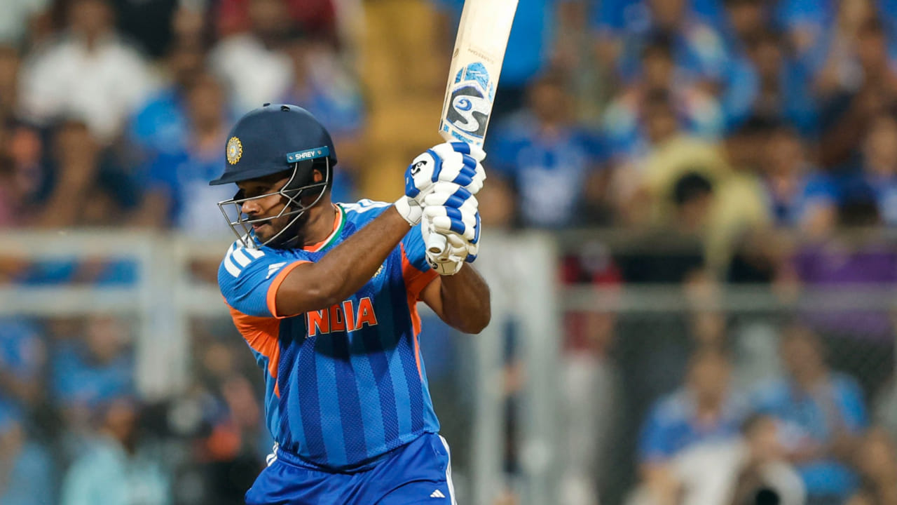 ಈ ಫೈನಲ್ ಪಂದ್ಯದಲ್ಲಿ ಸಂಜು ಸ್ಯಾಮ್ಸನ್ 89 ರನ್‌ಗಳ ಇನ್ನಿಂಗ್ಸ್ ಆಡಿದರು. ಆದಾಗ್ಯೂ ಸತತ ಮೂರನೇ ಪಂದ್ಯದಲ್ಲೂ ಸಂಜು ಶತಕ ವಂಚಿತರಾದರು. ಆದಾಗ್ಯೂ ಈ ಇನ್ನಿಂಗ್ಸ್‌ ಮೂಲಕ ಸಂಜು ಒಂದು ಆವೃತ್ತಿಯ ವಿಶ್ವಕಪ್​ನಲ್ಲಿ ಅತಿ ಹೆಚ್ಚು ರನ್ ಗಳಿಸಿದ ಭಾರತೀಯ ಆಟಗಾರರ ಪಟ್ಟಿಯಲ್ಲಿ ವಿರಾಟ್ ಕೊಹ್ಲಿ ದಾಖಲೆ ಮುರಿದರು.
