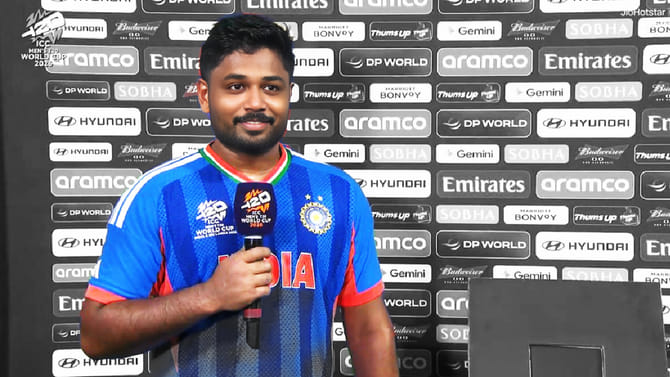 ಬೆಂಚ್​ನಲ್ಲಿ ಕೂತು ವಿರಾಟ್ ಕೊಹ್ಲಿ, ರೋಹಿತ್​ ಶರ್ಮಾರನ್ನು ನೋಡಿದ್ದೇನೆ..!