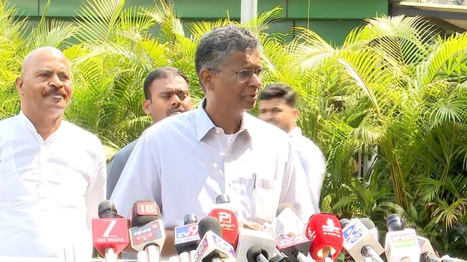 RSSನ ಯಾರೂ ಬ್ಯಾನ್ ಮಾಡೋಕೆ ಆಗಲ್ಲ: ಸತೀಶ್​​ ಜಾರಕಿಹೊಳಿ ಅಚ್ಚರಿಯ ಹೇಳಿಕೆ