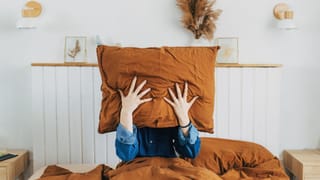 ಬಿಳಿ ಬಣ್ಣದ ಬಟ್ಟೆ ದೀರ್ಘಕಾಲದವರೆಗೆ ಹೊಸದರಂತೆ ಕಾಣಬೇಕೆಂದರೆ ಈ ಸಲಹೆ ಪಾಲಿಸಿ