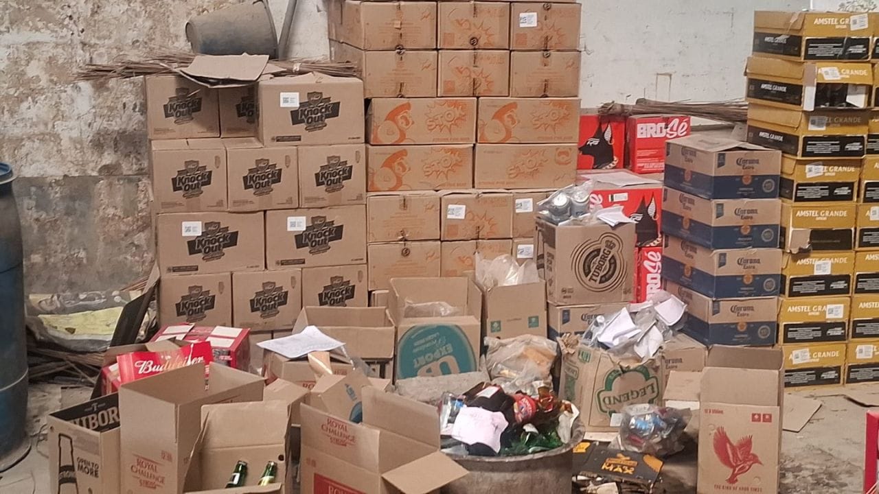 ಎಣ್ಣೆ ಪ್ರಿಯರೇ ಎಚ್ಚರ: ಅಧಿಕಾರಿಗಳ ನೇತೃತ್ವದಲ್ಲೇ ನಡೀತಿದೆ ಅವಧಿ ಮೀರಿದ ಮದ್ಯ ಮಾರಾಟ!