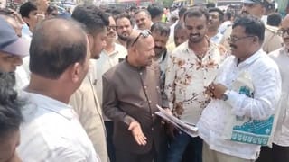 ಬಸ್ ಶೆಲ್ಟರ್ ನಿರ್ಮಾಣಕ್ಕೆ ಜೆಡಿಎಸ್ ಸೇರಿ ಇತರರ ವಿರೋಧ: ಗುದ್ದಲಿ ಪೂಜೆ ಮಾಡದೆ ತೆರಳಿದ ಕಾಂಗ್ರೆಸ್​ ಶಾಸಕ