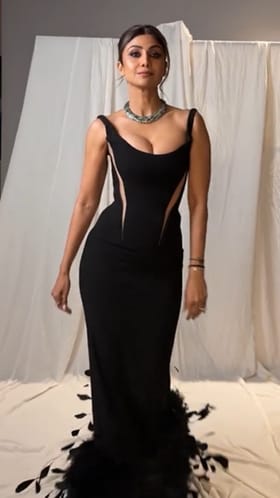 ಪ್ರಶಸ್ತಿ ಸಮಾರಂಭದಲ್ಲಿ ಗ್ಲಾಮರಸ್ ಆಗಿ ಕಾಣಿಸಿಕೊಂಡ ಶಿಲ್ಪಾ ಶೆಟ್ಟಿ