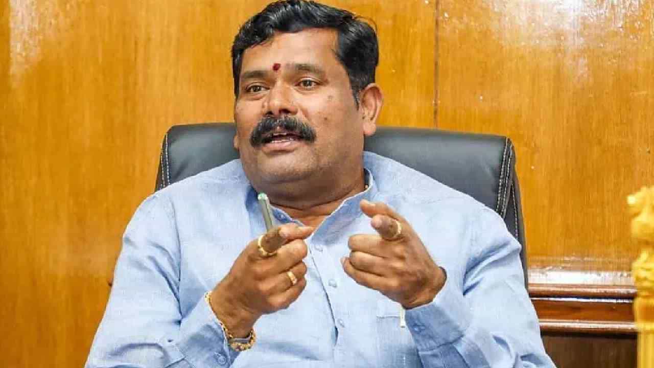 ಬೆಂಗಳೂರಿಗೆ ತೆರಳುತ್ತಿದ್ದ ಮಾರ್ಗ ಮಧ್ಯೆ ಸಚಿವ ಶಿವರಾಜ್ ತಂಗಡಗಿಗೆ ಎದೆ ನೋವು, ಆಸ್ಪತ್ರೆಗೆ ದಾಖಲು ಬೆಂಗಳೂರಿಗೆ ತೆರಳುತ್ತಿದ್ದ ಮಾರ್ಗ ಮಧ್ಯೆ ಸಚಿವ ಶಿವರಾಜ್ ತಂಗಡಗಿಗೆ ಎದೆ ನೋವು, ಆಸ್ಪತ್ರೆಗೆ ದಾಖಲು