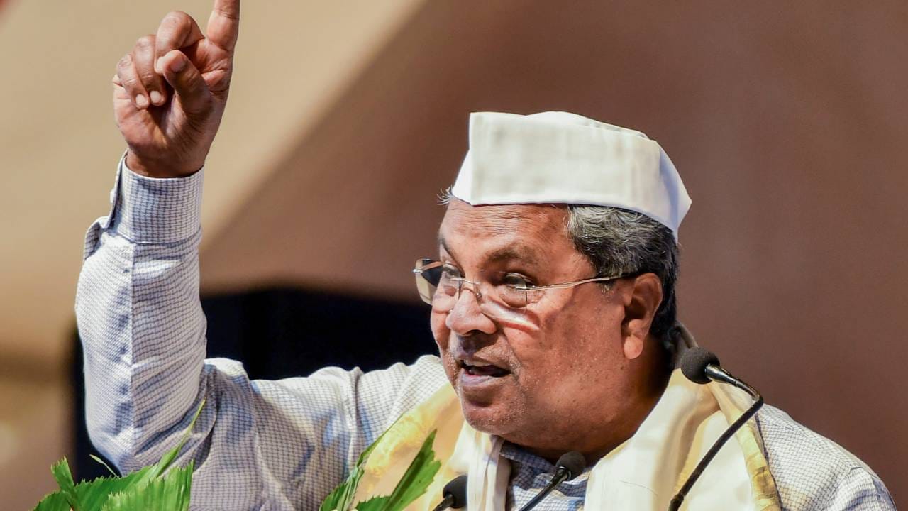 ಕನ್ನಡಿಗರು ಉದ್ಯೋಗಕ್ಕಾಗಿ, ಬಡ್ತಿಗಾಗಿ ಕೇಂದ್ರದ ಮುಂದೆ ಭಿಕ್ಷೆಗೆ ನಿಂತಿಲ್ಲ: ರೈಲ್ವೆ ಪರೀಕ್ಷೆ ಮುಂದೂಡಿದಕ್ಕೆ ಸಿಎಂ ಕೆಂಡಾಮಂಡಲ