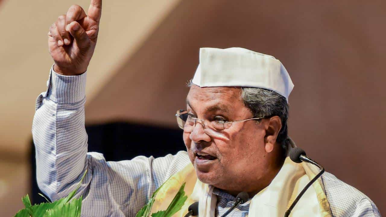 ಕನ್ನಡಿಗರು ಉದ್ಯೋಗಕ್ಕಾಗಿ, ಬಡ್ತಿಗಾಗಿ ಕೇಂದ್ರದ ಮುಂದೆ ಭಿಕ್ಷೆಗೆ ನಿಂತಿಲ್ಲ: ರೈಲ್ವೆ ಪರೀಕ್ಷೆ ಮುಂದೂಡಿದಕ್ಕೆ ಸಿಎಂ ಕೆಂಡಾಮಂಡಲ