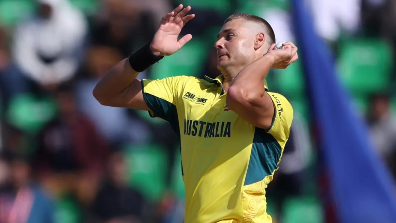 ಇತ್ತ ಚೆನ್ನೈ ಸೂಪರ್ ಕಿಂಗ್ಸ್ ತಂಡದಿಂದ ಆಫರ್ ಸಿಗುತ್ತಿದ್ದಂತೆ ಸ್ಪೆನ್ಸರ್ ಜಾನ್ಸನ್ ಪಾಕಿಸ್ತಾನ್ ಸೂಪರ್ ಲೀಗ್ಗೆ ಕೈ ಕೊಟ್ಟಿದ್ದಾರೆ. ಗಮನಾರ್ಹ ವಿಷಯವೆಂದರೆ, ಅವರು ಪಾಕಿಸ್ತಾನ್ ಸೂಪರ್ ಲೀಗ್ನಲ್ಲಿ ಸಿಗುತ್ತಿದ್ದ ಹೆಚ್ಚಿನ ಸಂಭಾವನೆಯನ್ನು ಬಿಟ್ಟು, ಕಡಿಮೆ ಮೊತ್ತಕ್ಕೆ ಸಿಎಸ್ಕೆ ತಂಡಕ್ಕೆ ಬಂದಿರುವುದು.