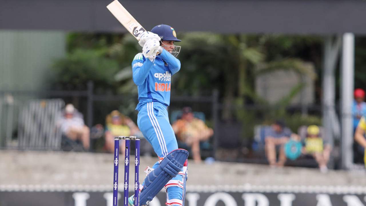 ವಾಸ್ತವವಾಗಿ ಹೋಬಾರ್ಟ್‌ನಲ್ಲಿ ನಡೆದ ಆಸ್ಟ್ರೇಲಿಯಾ ವಿರುದ್ಧದ ಮೂರನೇ ಏಕದಿನ ಪಂದ್ಯದಲ್ಲಿ ಖಾತೆ ತೆರೆಯಲು ವಿಫಲವಾದರೂ ನಂಬರ್ 1 ಸ್ಥಾನ ಪಡೆಯುವಲ್ಲಿ ಯಶಸ್ವಿಯಾಗಿದ್ದಾರೆ. ಆಸ್ಟ್ರೇಲಿಯಾ ವಿರುದ್ಧದ ಏಕದಿನ ಸರಣಿಯಲ್ಲಿ ಮಂಧಾನಾ ವಿಶೇಷವಾಗಿ ಉತ್ತಮ ಪ್ರದರ್ಶನ ನೀಡಲಿಲ್ಲ, ಬ್ರಿಸ್ಬೇನ್‌ನಲ್ಲಿ 58 ರನ್ ಮತ್ತು ಹೋಬಾರ್ಟ್‌ನಲ್ಲಿ 31 ರನ್ ಗಳಿಸಿದರು. ಆದಾಗ್ಯೂ ಬ್ಯಾಟಿಂಗ್ ಶ್ರೇಯಾಂಕದಲ್ಲಿ ಅಗ್ರಸ್ಥಾನವನ್ನು ತಲುಪಿದ್ದಾರೆ.