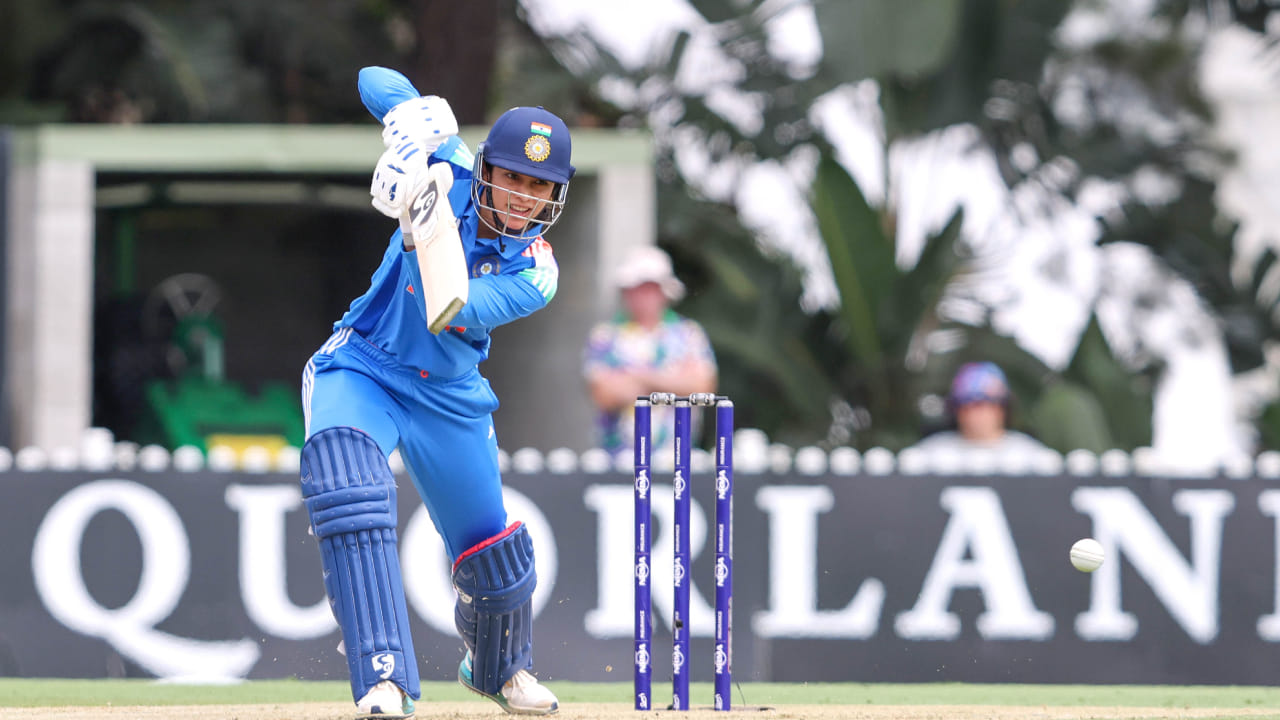 ಭಾರತದ ಪರ ಇದುವರೆಗೆ 120 ಏಕದಿನ ಪಂದ್ಯಗಳನ್ನಾಡಿರುವ ಮಂಧಾನ, 47.88 ಸರಾಸರಿಯೊಂದಿಗೆ 5,411 ರನ್ ಗಳಿಸಿದ್ದಾರೆ. ಇದರಲ್ಲಿ 14 ಶತಕಗಳು ಮತ್ತು 35 ಅರ್ಧಶತಕಗಳು ಸೇರಿವೆ. ಹಾಗೆಯೇ ಅಂತರರಾಷ್ಟ್ರೀಯ ಟಿ20 ಕ್ರಿಕೆಟ್​ನಲ್ಲಿ 160 ಪಂದ್ಯಗಳನ್ನಾಡಿರುವ ಮಂಧಾನ 30.43 ಸರಾಸರಿಯಲ್ಲಿ 4,231 ರನ್ ಗಳಿಸಿದ್ದಾರೆ, ಒಂದು ಶತಕದೊಂದಿಗೆ. ಮಂಧಾನ ಪ್ರಸ್ತುತ ವಿಶ್ವದ ನಂ. 2 ಟಿ20 ಬ್ಯಾಟರ್ ಕೂಡ ಆಗಿದ್ದಾರೆ.