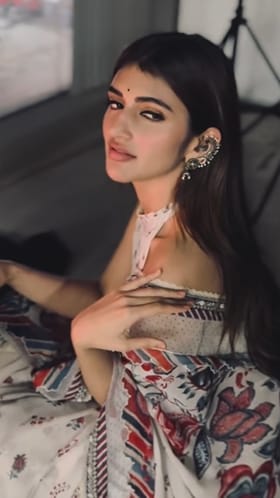 ‘ಬೊಂಬಾಸ್ಟಿಕ್’ ಫೋಸು ಕೊಟ್ಟ ನಟಿ ಶ್ರೀಲೀಲಾ: ವಿಡಿಯೋ