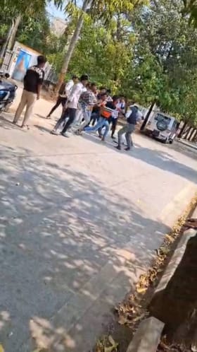 ವಿದ್ಯಾರ್ಥಿಗಳ ಮೇಲೆ ಪುಂಡರ ಗುಂಪು ದಾಳಿ