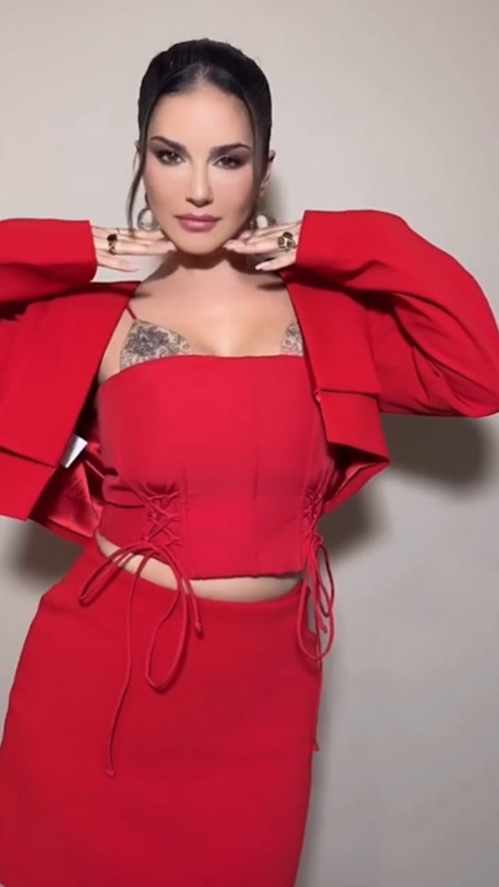 ಕೆಂಪು ಹಾಟ್ ಉಡುಗೆ ಧರಿಸಿ ಮಿಂಚಿದ ಸನ್ನಿ ಲಿಯೋನಿ: ವಿಡಿಯೋ