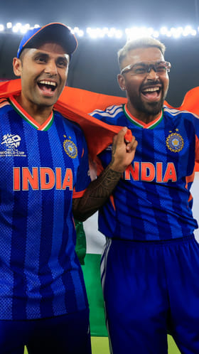 ಮುಂಬೈಗೆ ಬಂದಿಳಿದ ಹಾರ್ದಿಕ್, ಸೂರ್ಯಗೆ ಅದ್ಧೂರಿ ಸ್ವಾಗತ