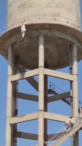 ಆತ್ಮಹತ್ಯೆ ಮಾಡಿಕೊಳ್ಳಲು ಬೃಹತ್ ನೀರಿನ ಟ್ಯಾಂಕ್ ಹತ್ತಿ, ಕಾಪಾಡಿ ಎಂದ ರೈತ