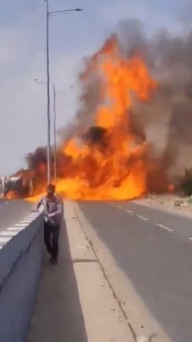 ರಾಜಸ್ಥಾನದಲ್ಲಿ ತೈಲ ಟ್ಯಾಂಕರ್ ಪಲ್ಟಿ, ಹೊತ್ತಿಕೊಂಡ ಬೆಂಕಿ, ಓರ್ವ ಸಾವು