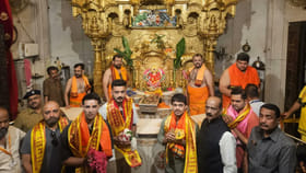 ಸಿದ್ಧಿ ವಿನಾಯಕ ದೇವಸ್ಥಾನಕ್ಕೆ ಭೇಟಿ ನೀಡಿದ ಟೀಂ ಇಂಡಿಯಾ ಆಟಗಾರರು