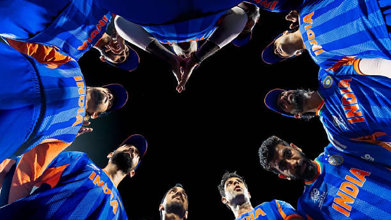 ಇದೀಗ 6ನೇ ಬಾರಿಗೆ ಸೆಮಿಫೈನಲ್ಗೇರುವ ಮೂಲಕ ಟೀಮ್ ಇಂಡಿಯಾ ಪಾಕಿಸ್ತಾನ್ ತಂಡದ ವಿಶ್ವ ದಾಖಲೆಯನ್ನು ಸರಿಗಟ್ಟಿದೆ. ಭಾರತ ತಂಡವು 2007, 2014, 2016, 2022, 2024 ಮತ್ತು 2026 ರ ಟಿ20 ವಿಶ್ವಕಪ್ನಲ್ಲಿ ಸೆಮಿಫೈನಲ್ ಹಂತಕ್ಕೇರಿದೆ. ಈ ಮೂಲಕ ಟಿ20 ವಿಶ್ವಕಪ್ ಇತಿಹಾಸದಲ್ಲೇ ಅತ್ಯಧಿಕ ಬಾರಿ ಸೆಮಿಫೈನಲ್ ರೌಂಡ್ನಲ್ಲಿ ಕಾಣಿಸಿಕೊಂಡ ತಂಡವೆಂಬ ಹೆಗ್ಗಳಿಕೆಗೂ ಪಾತ್ರವಾಗಿದೆ.