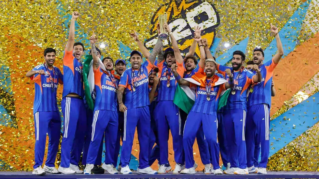 T20 World Cup 2026: ಟಿ20 ವಿಶ್ವಕಪ್ನಲ್ಲಿ ಚಾಂಪಿಯನ್ ಪಟ್ಟ ಅಲಂಕರಿಸುವ ಮೂಲಕ ಟೀಮ್ ಇಂಡಿಯಾ (Team India) ಹೊಸ ಇತಿಹಾಸ ನಿರ್ಮಿಸಿದೆ. ಅದು ಕೂಡ ಒಂದೇ ಬಾರಿ ಮೂರು ದಾಖಲೆಗಳನ್ನು ಬರೆಯುವ ಮೂಲಕ ಎಂಬುದೇ ವಿಶೇಷ.