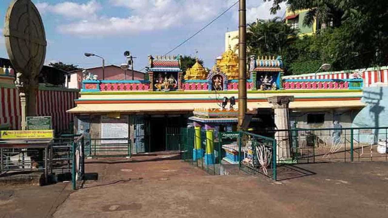 ಚಂದ್ರಗ್ರಹಣ ಮೋಕ್ಷ ಬಳಿಕ ದೇಗುಲಗಳಲ್ಲಿ ಶುದ್ಧೀಕರಣ, ವಿಶೇಷ ಪೂಜೆ! ಚಂದ್ರಗ್ರಹಣ ಮೋಕ್ಷ ಬಳಿಕ ದೇಗುಲಗಳಲ್ಲಿ ಶುದ್ಧೀಕರಣ, ವಿಶೇಷ ಪೂಜೆ!