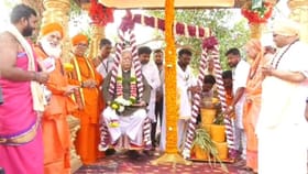 ಚಿಕ್ಕೋಡಿ ಕಾಡಸಿದ್ದೇಶ್ವರ ಮಠಕ್ಕೆ ಮೋಹನ್ ಭಾಗವತ್​ ಭೇಟಿ: ತುಲಾಭಾರ