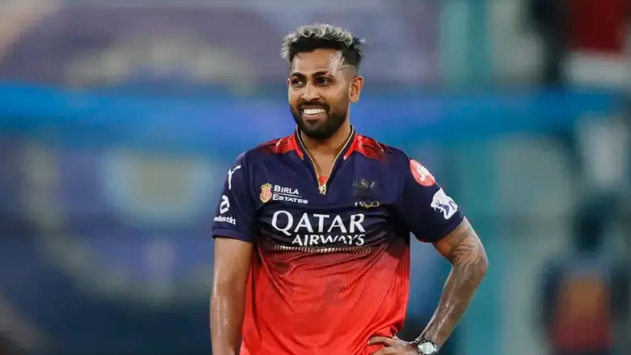 ನುವಾನ್ ತುಷಾರ ಐಪಿಎಲ್ನಿಂದ ಹೊರಗುಳಿದರೆ ಆರ್ಸಿಬಿ ಬೌಲಿಂಗ್ ವಿಭಾಗ ದುರ್ಬಲವಾಗಿ ಕಾಣಲಿದೆ. ಏಕೆಂದರೆ ಮತ್ತೊಬ್ಬ ವೇಗಿ ಜೋಶ್ ಹೇಜಲ್ವುಡ್ ಕೂಡ ಆರಂಭಿಕ ಪಂದ್ಯಗಳಿಗೆ ಅಲಭ್ಯರಾಗಿದ್ದಾರೆ. ಇವರಿಬ್ಬರ ಅನುಪಸ್ಥಿತಿಯಲ್ಲಿ ಆರ್ಸಿಬಿ ಯಾರನ್ನು ಆಡಿಸಲಿದೆ ಎಂಬುದು ಪ್ರಶ್ನಾರ್ಥಕವಾಗಿದೆ.