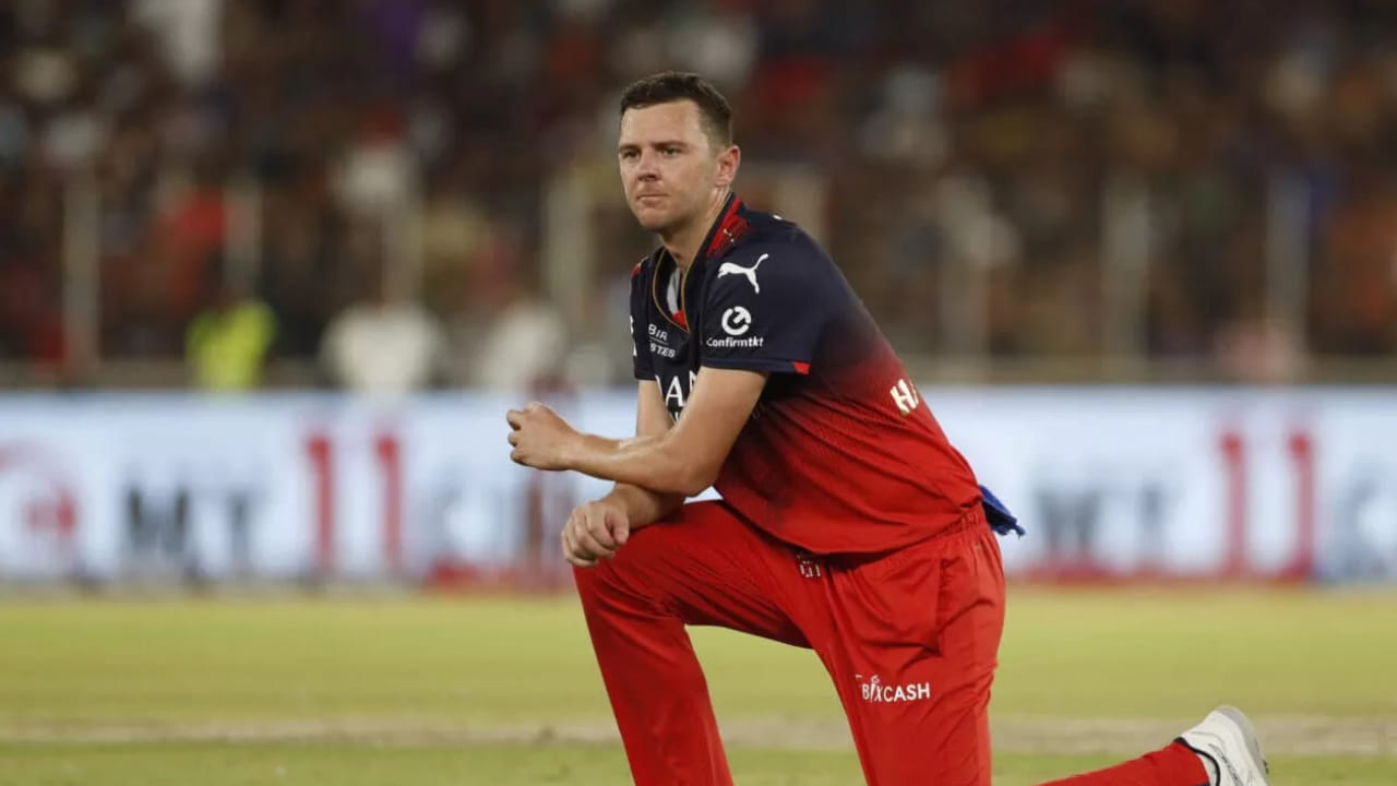 ಇದೆಲ್ಲದರ ನಡುವೆ ಒಳ್ಳೆಯ ಸುದ್ದಿ ಅಂದರೆ ಜೋಶ್ ಹೇಜಲ್ವುಡ್ ಬೆಂಗಳೂರಿನಲ್ಲಿ ತಂಡವನ್ನು ಕೂಡಿಕೊಂಡಿದ್ದಾರೆ. ಆದಾಗ್ಯೂ ಅವರು ಪ್ರಸ್ತುತ ಫಿಟ್ ಆಗಿಲ್ಲ. ಇದರಿಂದ ಮೊದಲ ನಾಲ್ಕೈದು ಪಂದ್ಯಗಳಲ್ಲಿ ಅವರು ಆಡುವುದು ಅನುಮಾನವಾಗಿದೆ. ಇದರ ಜೊತೆಗೆ ಇದೀಗ ನುವಾನ್ ತುಷಾರಗೆ ಎನ್ಒಸಿ ಸಿಗದಿರುವುದು ತಂಡವನ್ನು ಸಂಕಷ್ಟಕ್ಕೆ ಸಿಲುಕಿಸಿದೆ.