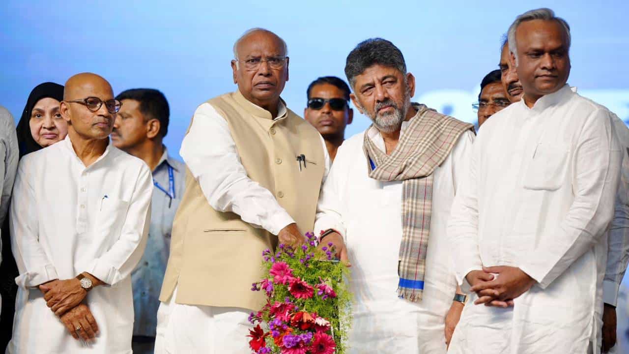 ಪ್ರಿಯಾಂಕ್​ ಖರ್ಗೆ ತವರು ಜಿಲ್ಲೆಯಲ್ಲಿ ಕೋಟ್ಯಂತರ ರೂ ಕಾಮಗಾರಿಗೆ ಚಾಲನೆ: ಬಿಜೆಪಿಗರ ಆರೋಪಗಳಿಗೆ ತಿರುಗೇಟು
