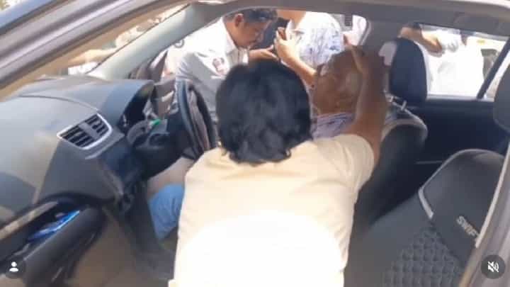 Video: ಕಾರು ಓಡಿಸುವಾಗ ವ್ಯಕ್ತಿಗೆ ಹೃದಯಾಘಾತ, ಸಿಪಿಆರ್ ನೀಡಿ ಜೀವ ಉಳಿಸಿದ ಟ್ರಾಫಿಕ್ ಪೊಲೀಸ್ Video: ಕಾರು ಓಡಿಸುವಾಗ ವ್ಯಕ್ತಿಗೆ ಹೃದಯಾಘಾತ, ಸಿಪಿಆರ್ ನೀಡಿ ಜೀವ ಉಳಿಸಿದ ಟ್ರಾಫಿಕ್ ಪೊಲೀಸ್