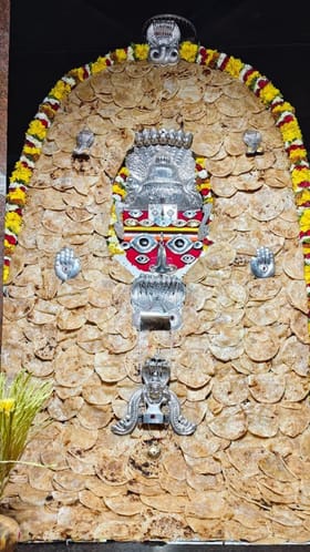 ಯುಗಾದಿ ಪ್ರಯುಕ್ತ ದೇವಿಗೆ ಹೋಳಿಗೆ ಅಲಂಕಾರ