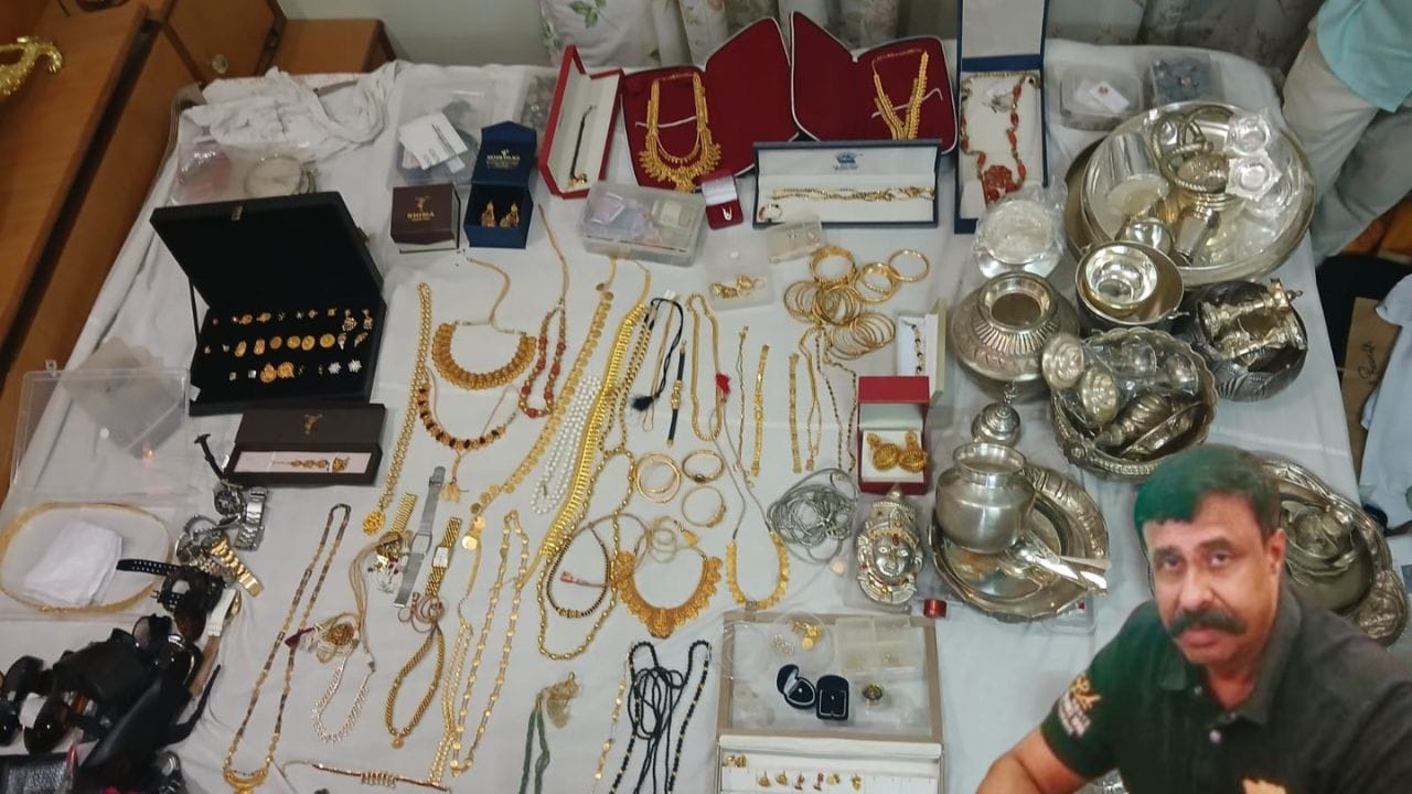 ಲೋಕಾಯುಕ್ತ ಬಲೆಗೆ ಉಡುಪಿ ಅಬಕಾರಿ ಡಿಸಿ: 8 ಕೋಟಿ 69 ಲಕ್ಷ ರೂ. ಮೌಲ್ಯದ ಅಕ್ರಮ ಆಸ್ತಿ ಪತ್ತೆ ಲೋಕಾಯುಕ್ತ ಬಲೆಗೆ ಉಡುಪಿ ಅಬಕಾರಿ ಡಿಸಿ: 8 ಕೋಟಿ 69 ಲಕ್ಷ ರೂ. ಮೌಲ್ಯದ ಅಕ್ರಮ ಆಸ್ತಿ ಪತ್ತೆ