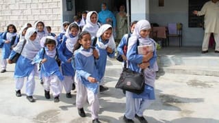 GST ಹೊಡೆತ ಬಿದ್ದರೂ ಕರ್ನಾಟಕ 2ನೇ ಸ್ಥಾನ: ಕೇಂದ್ರಕ್ಕಿಂತ ರಾಜ್ಯದ ಬೆಳವಣಿಗೆ ಉತ್ತಮ ಎಂದ ಸಿದ್ದು