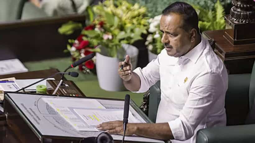 ಸರ್ಕಾರದ ಧೋರಣೆಗೆ ಸ್ಪೀಕರ್ ಗರಂ: ಕಲಾಪ ಮುಂದೂಡಿ ಪೀಠದಿಂದ ಎದ್ದು ಹೊರನಡೆದ ಖಾದರ್