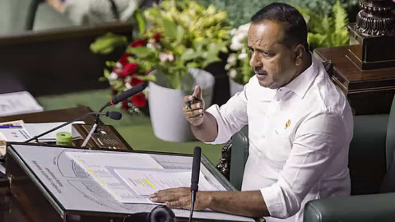 ಸರ್ಕಾರದ ಧೋರಣೆಗೆ ಸ್ಪೀಕರ್​​ ಗರಂ: ಕಲಾಪ ಮುಂದೂಡಿ ಪೀಠದಿಂದ ಎದ್ದು ಹೊರನಡೆದ ಖಾದರ್​​