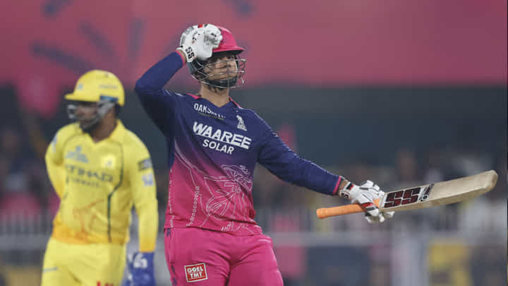 CSK vs RR: ಸಿಎಸ್ಕೆ ವಿರುದ್ಧ 15 ಎಸೆತಗಳಲ್ಲಿ 50 ರನ್ ಚಚ್ಚಿದ ವೈಭವ್ ಸೂರ್ಯವಂಶಿ CSK vs RR: ಸಿಎಸ್ಕೆ ವಿರುದ್ಧ 15 ಎಸೆತಗಳಲ್ಲಿ 50 ರನ್ ಚಚ್ಚಿದ ವೈಭವ್ ಸೂರ್ಯವಂಶಿ