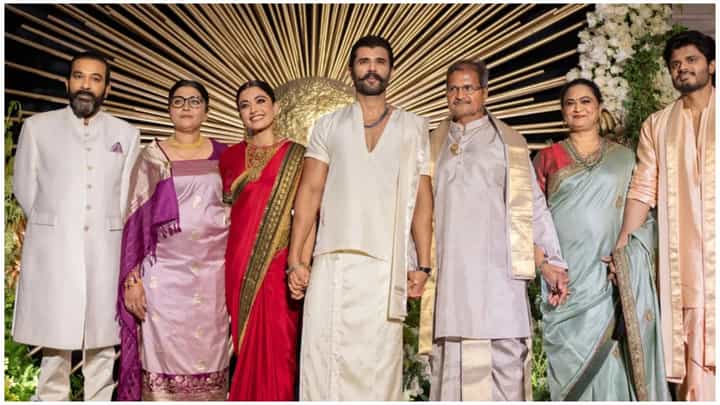 ಹೇಗಿದೆ ನೋಡಿ ರಶ್ಮಿಕಾ ಹಾಗೂ ವಿಜಯ್ ಕುಟುಂಬ ಹೇಗಿದೆ ನೋಡಿ ರಶ್ಮಿಕಾ ಹಾಗೂ ವಿಜಯ್ ಕುಟುಂಬ