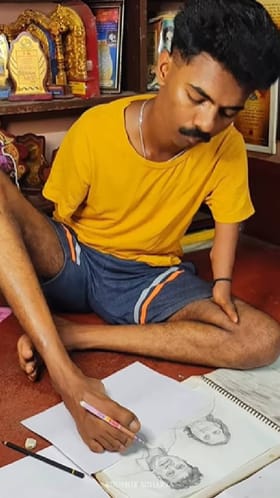 ವಿಕಲಚೇತನ ಯುವಕನ ಚಿತ್ರಕಲೆ ಮೆಚ್ಚಿದ ಶಿವರಾಜ್ ಕುಮಾರ್