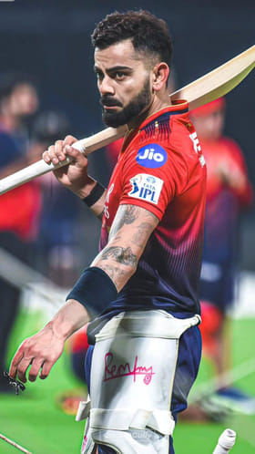 ಚಿನ್ನಸ್ವಾಮಿಯಲ್ಲಿ ಸಿಕ್ಸರ್​ಗಳ ಮಳೆಗರೆದ ಕೊಹ್ಲಿ