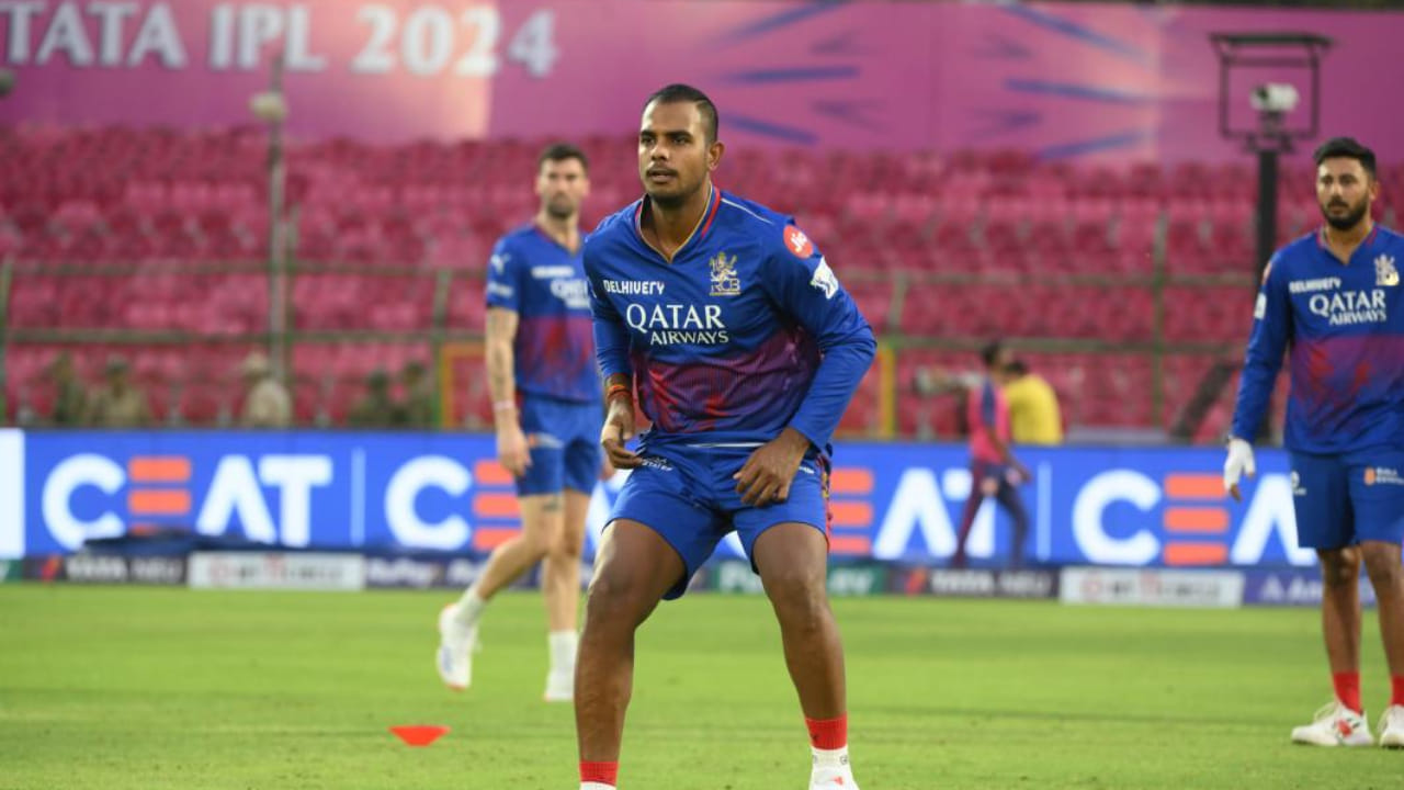 ಇದು ಅಭಿಮಾನಿಗಳಲ್ಲಿ ಸಾಕಷ್ಟುನ ಅನುಮಾನಗಳನ್ನು ಹುಟ್ಟುಹಾಕಿದೆ. ವೈಯಕ್ತಿಕ ಬದುಕಿನಲ್ಲಿ ಎರಡೆರಡು ಅತ್ಯಾಚಾರ ಪ್ರಕರಣಗಳನ್ನು ಯಶ್ ದಯಾಳ್ ಎದುರಿಸುತ್ತಿದ್ದಾರೆ. ಒಂದು ಪ್ರಕರಣ ಉತ್ತರ ಪ್ರದೇಶದ ಗಾಜಿಯಾಬಾದ್‌ನಲ್ಲಿ ಮತ್ತು ಇನ್ನೊಂದು ರಾಜಸ್ಥಾನದ ಜೈಪುರದಲ್ಲಿ ದಾಖಲಾಗಿದೆ. ಈ ಕಾನೂನು ತೊಡಕುಗಳು ಅವರ ಕ್ರಿಕೆಟ್ ವೃತ್ತಿಜೀವನದ ಮೇಲೆ ಪರಿಣಾಮ ಬೀರುತ್ತಿವೆ. 
