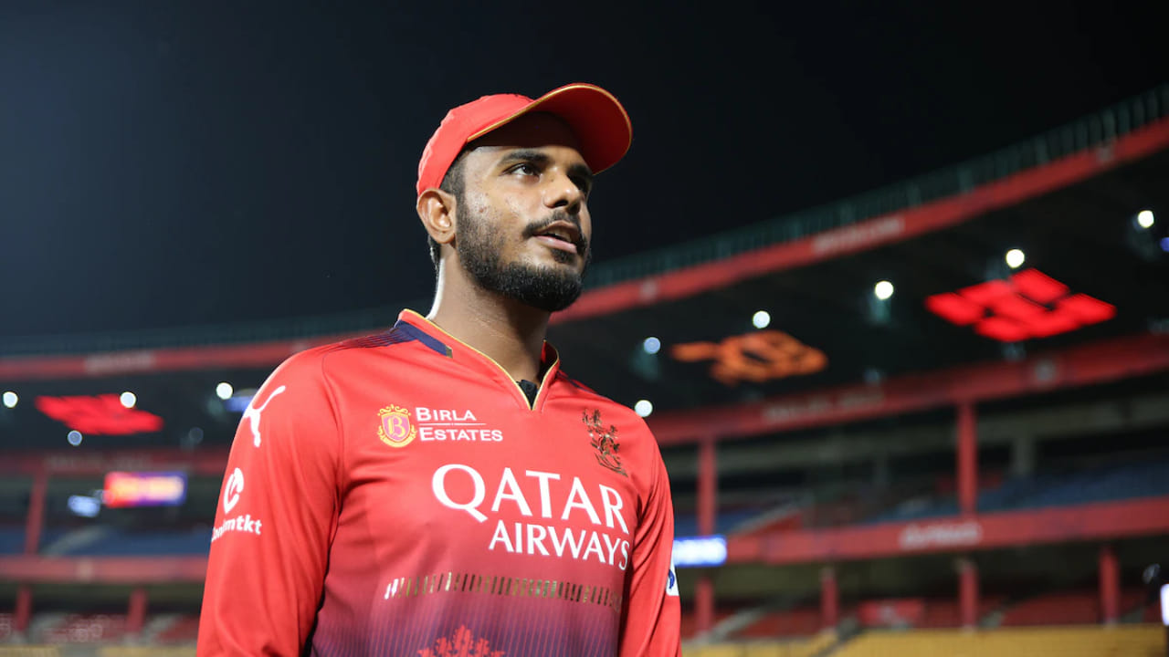 ಯಶ್ ದಯಾಳ್ ಕಳೆದ ಆವೃತ್ತಿಯಲ್ಲಿ ಆರ್ಸಿಬಿ ಪರ ಪ್ರಮುಖ ಆಟಗಾರರಾಗಿದ್ದರು. ಅವರ ಅನುಪಸ್ಥಿತಿಯಲ್ಲಿ, ತಂಡವು ತನ್ನ ಬೌಲಿಂಗ್ ಸಂಯೋಜನೆಯಲ್ಲಿ ಬದಲಾವಣೆಗಳನ್ನು ಮಾಡಬೇಕಾಗುತ್ತದೆ. ಈಗ ತಂಡದ ಆಡಳಿತವು ಅನುಭವಕ್ಕೆ ಆದ್ಯತೆ ನೀಡುತ್ತದೆಯೇ ಅಥವಾ ಯುವಕರಿಗೆ ಅವಕಾಶ ನೀಡುತ್ತದೆಯೇ ಎಂದು ನೋಡಲು ಆಸಕ್ತಿದಾಯಕವಾಗಿದೆ.